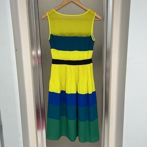 BCBGMAXAZRIA KASSANDRA PLEATED COLOR-BLOCKED DRESS NIQ6U633 SIZE XXS - Picture 8 of 9
